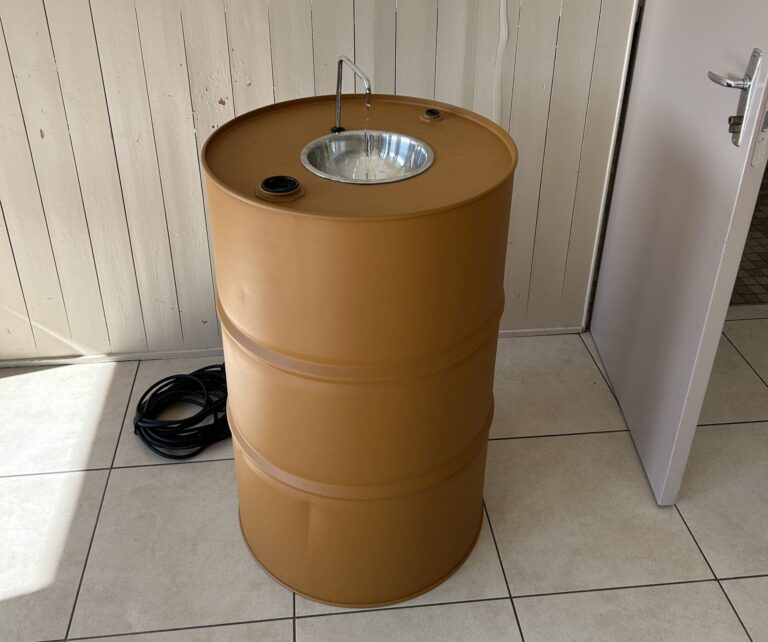 location-receptif-fontaine-a-punch-tonneau-jaune-jaevent72